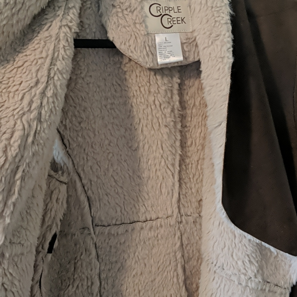 Cripple Creek Shearling Vest - Picture 3 of 4